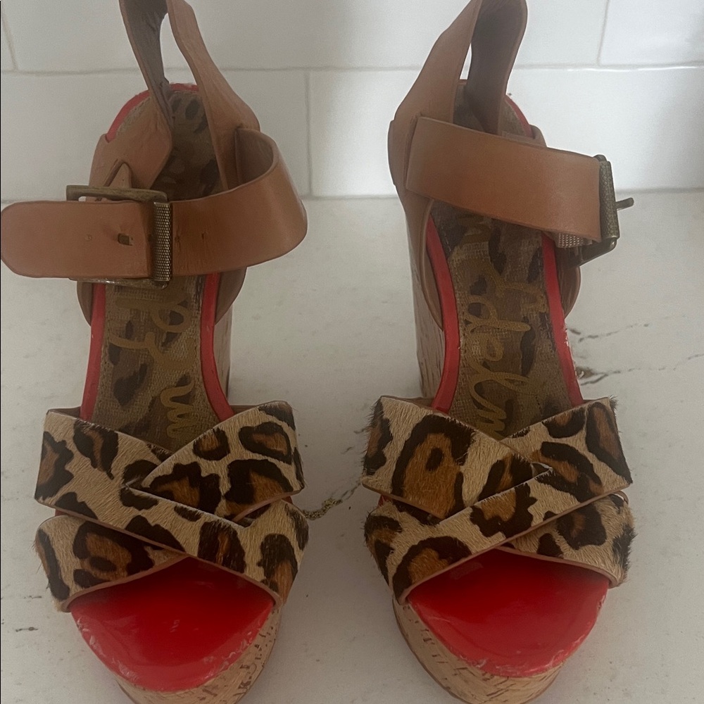 Sexy Sam Edelman Leopard Print Platform Wedge Sandals in Brown and Red. Size 8